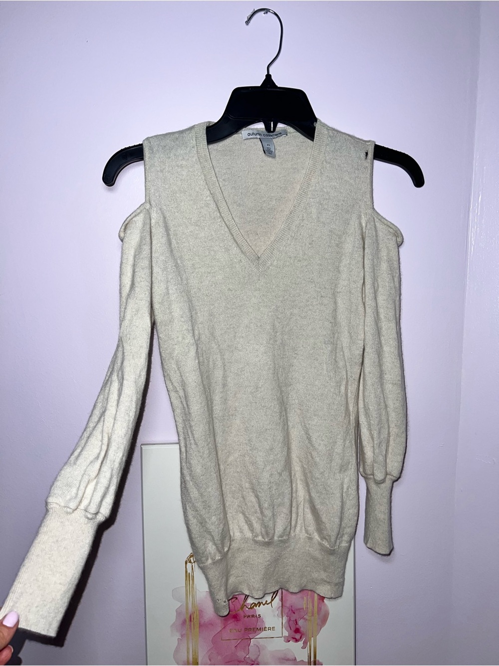 Autumn Cashmere Cream Cold-Shoulder V-Neck Sweater